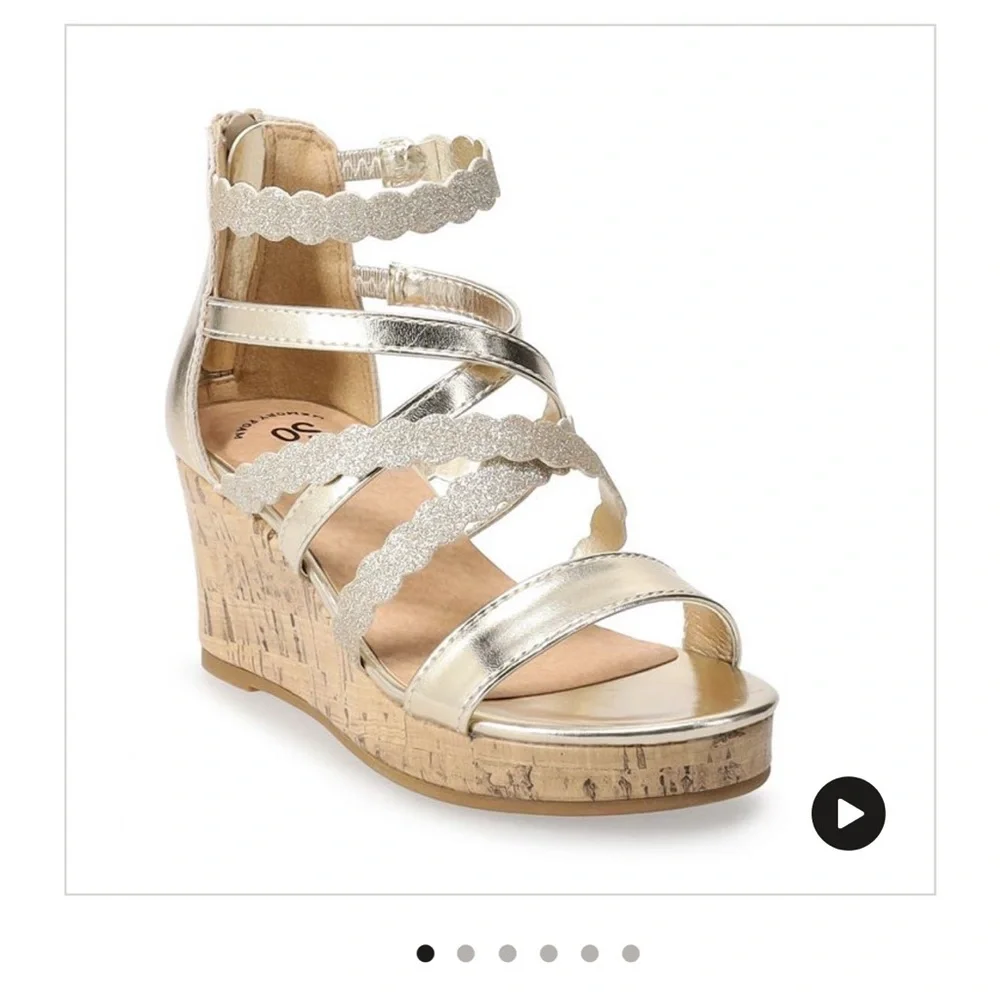 SO gold Gladiator Sandals with Elegant Straps